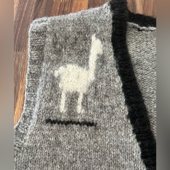 Handmade Alpaca slightly cropped button front vest - Picture 2 of 8